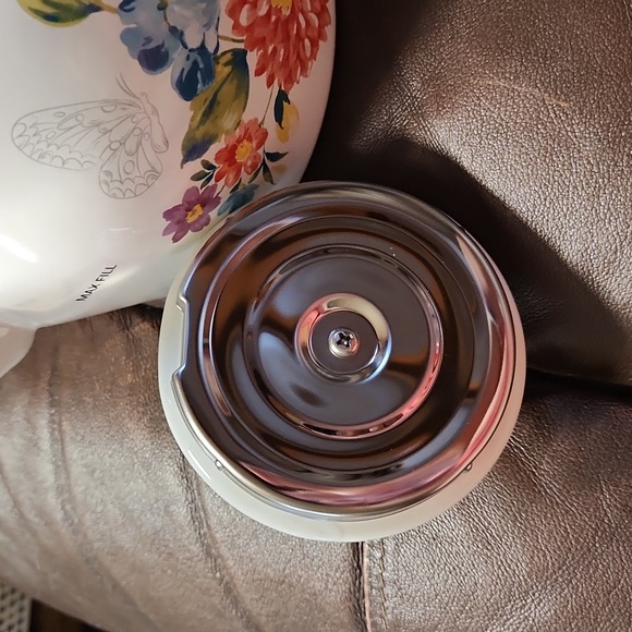 BNWT Pioneer Woman Blooming Bouquet WHISTLING tea kettle. - Picture 9 of 9